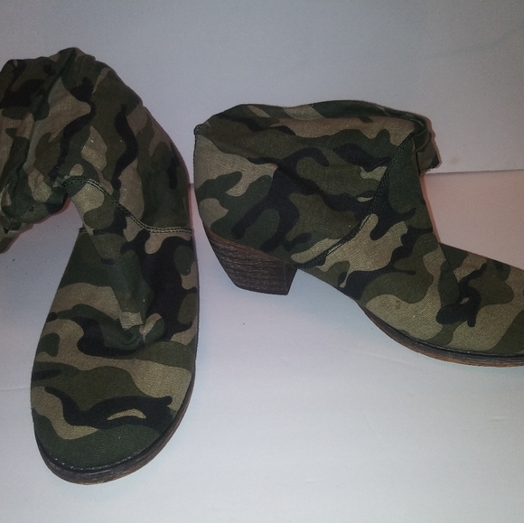 Boots - Picture 3 of 3